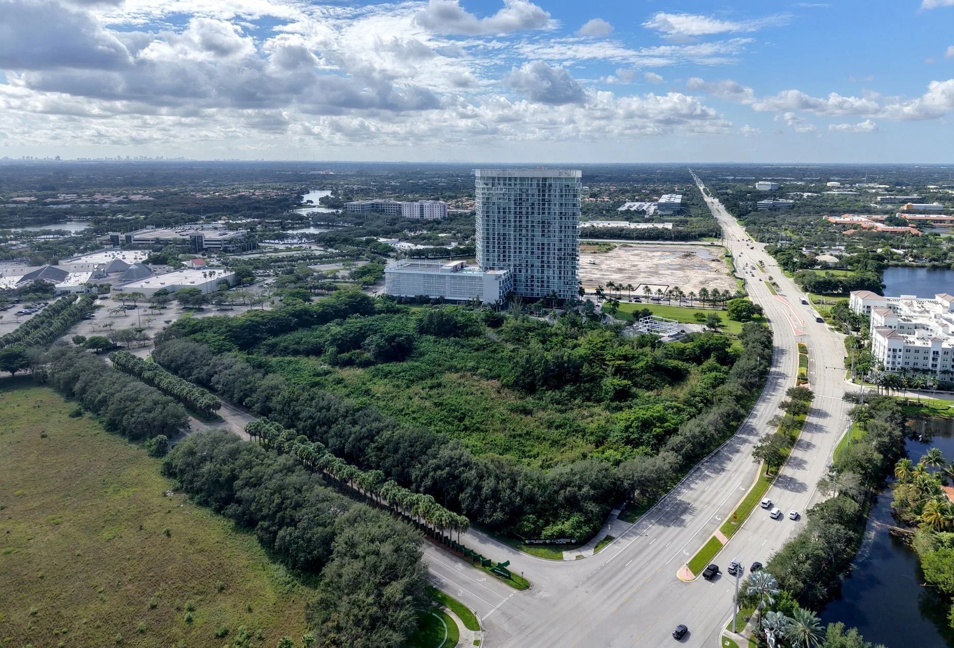 Commercial district along the Sawgrass Expressway in Sunrise, FL Commercial district along the Sawgrass Expressway in Sunrise, FL